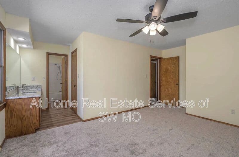 Springfield House: 1141 E Cambridge St