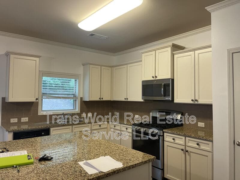 Lawrenceville House: 765 Westmoreland Lane Northeast
