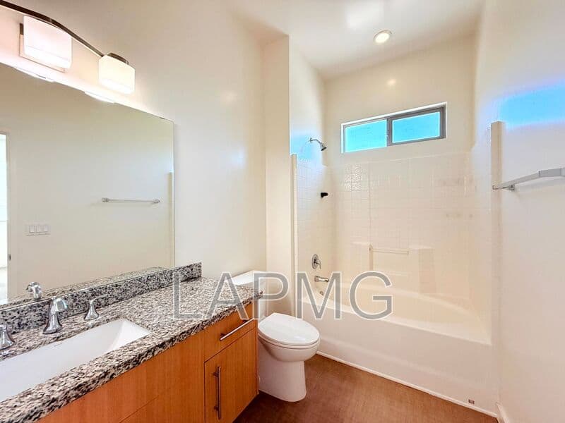 Van Nuys House: 6428 Woodley Avenue