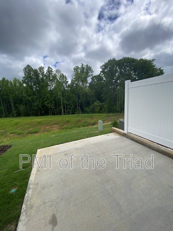 Jamestown Townhome: 4006 Beckton Trail