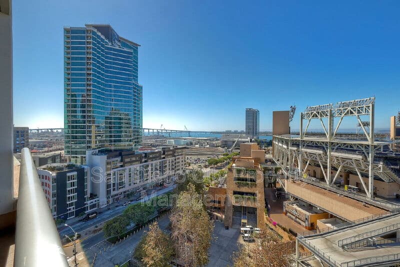 San Diego House: 253 10th Ave