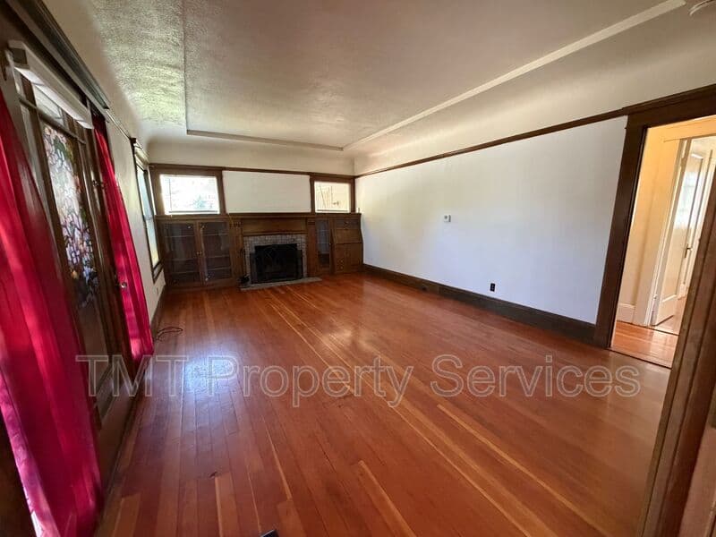 Stockton House: San Jose St / Magnolia St Duplex