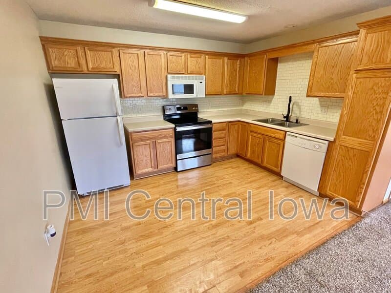 Ankeny Townhome: 1262 SE Village View Ln