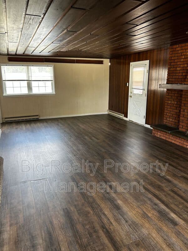 Spring City House: 88 N Main St