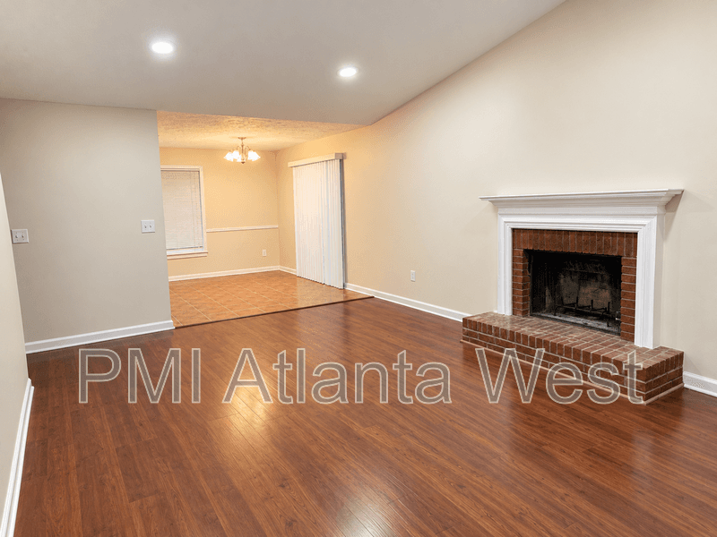 Smyrna Condo: 2132 Valley Oaks Dr SE