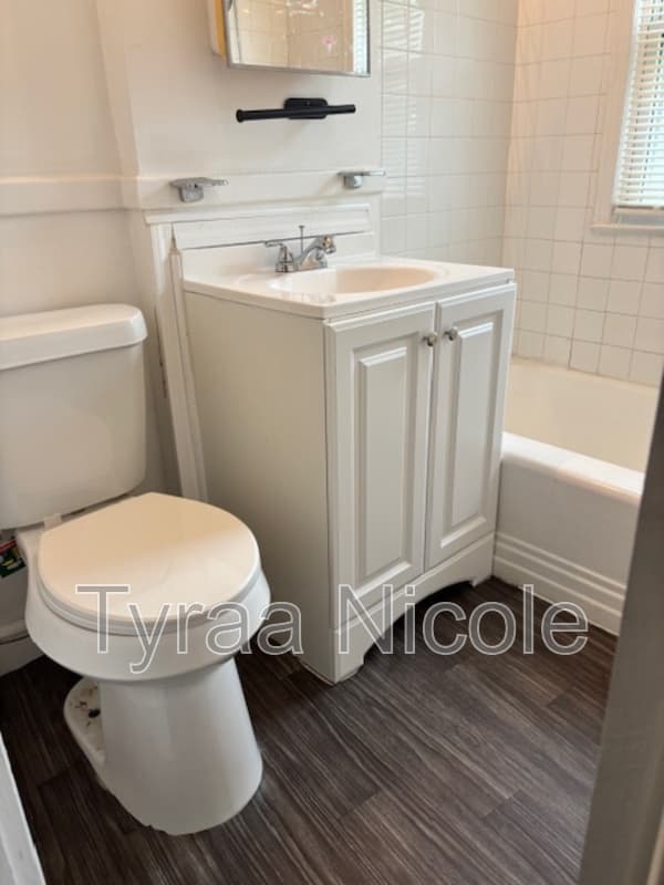 Grosse Pointe House: 21604 Moross Road
