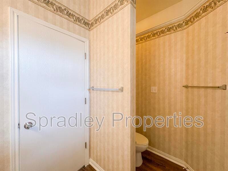 Temple House: 2720 Crestwood Ct