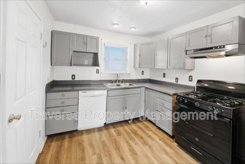Haltom City House: 5025 Catalpa St