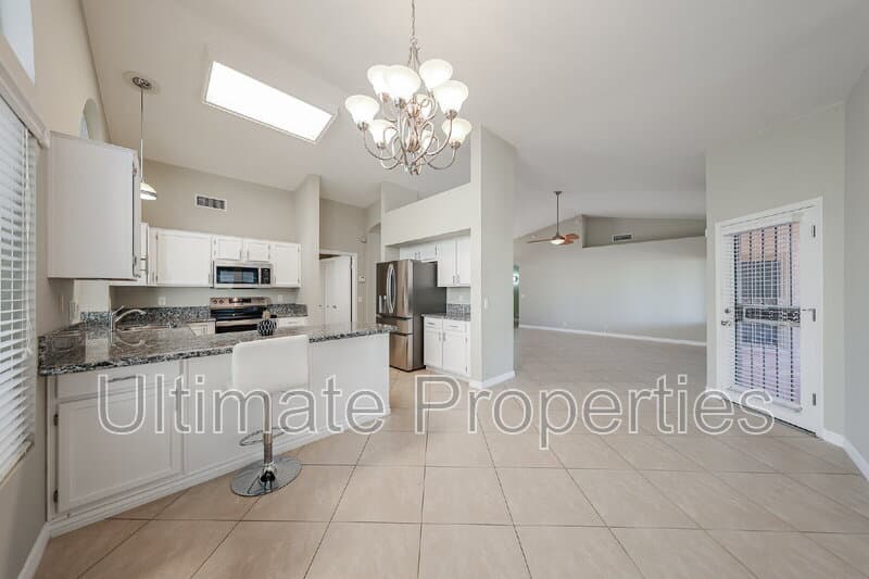 Peoria House: 8738 W Rockwood Dr