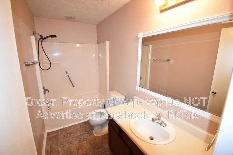 Fayetteville House: 957 Kennesaw Dr