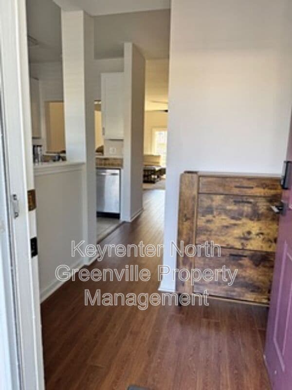 Greenville House: 612 Graythorn Ln