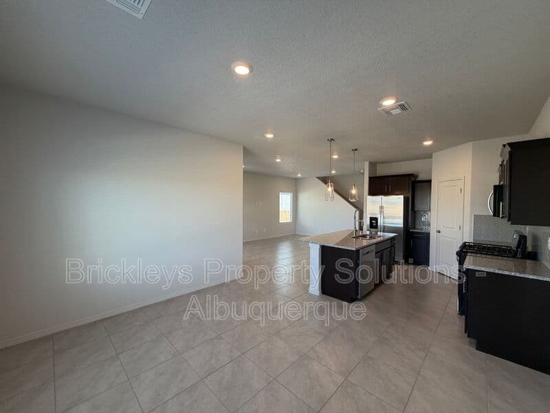 Albuquerque House: 6118 Chicago Dr SE