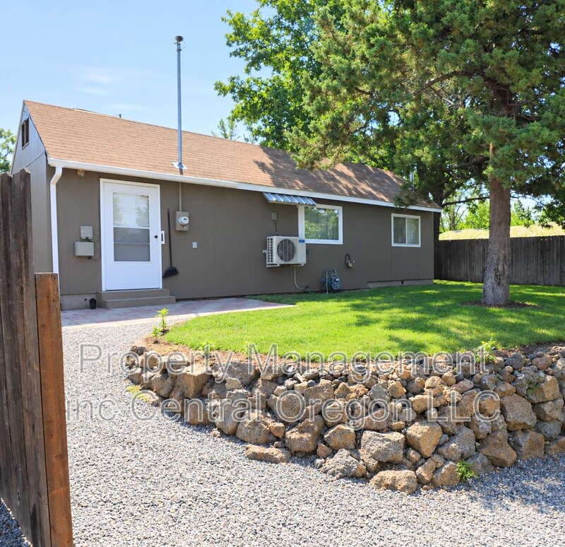 Bend House: 524 NE Olney Ave
