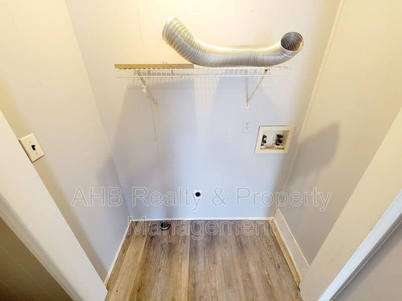 Burlington House: 821 Grace Avenue
