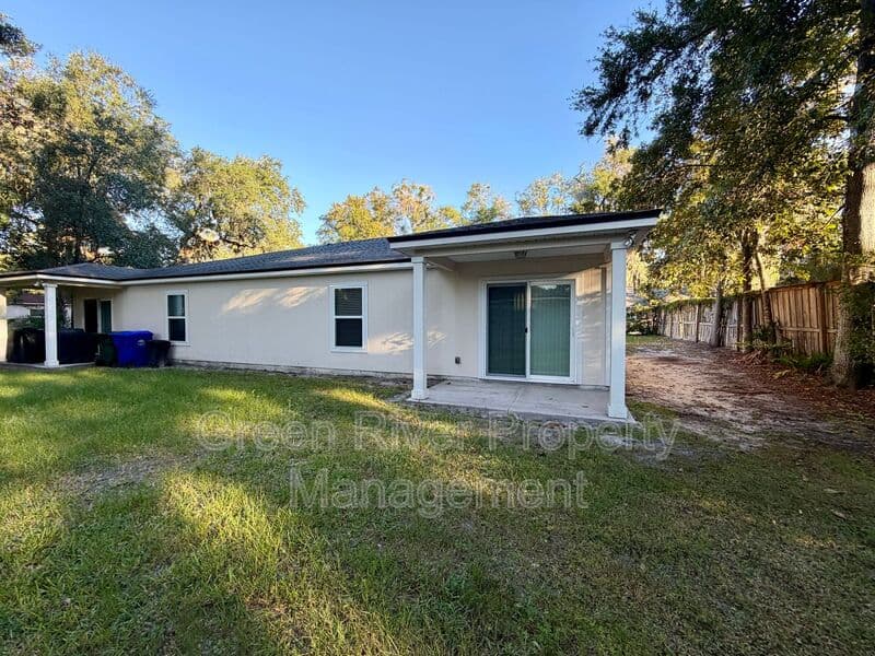 Orange Park House: 450 Clinton Drive