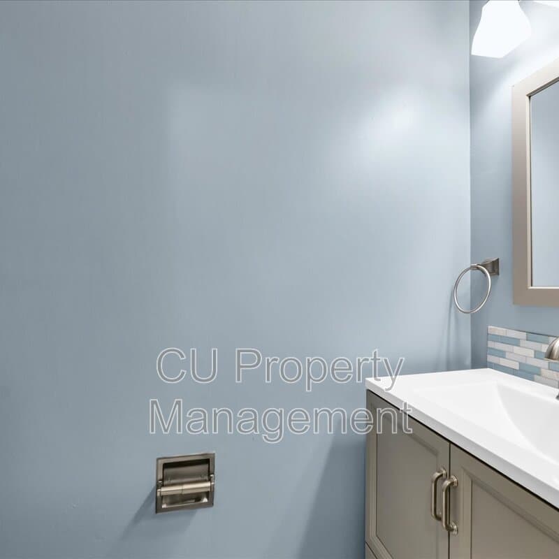 Champaign House: 610A English Creek Court