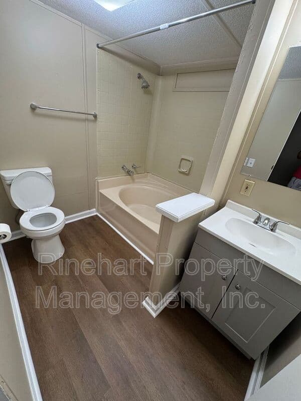 York House: 3252 Balkan Drive