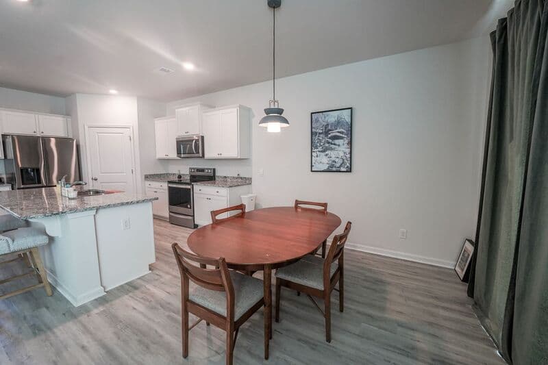 Pooler House: 156 Kraft Kove