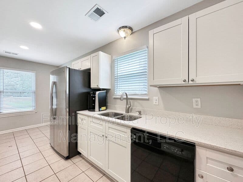 Summerville House: 203 Pebble Creek Road