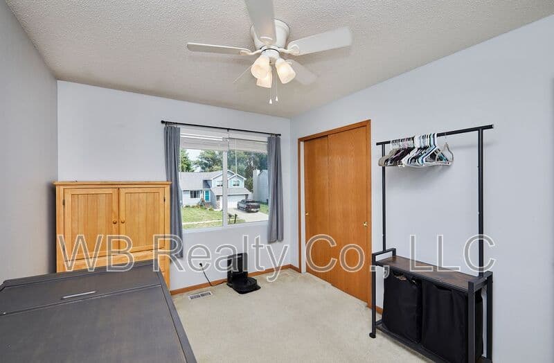 West Des Moines House: 6152 Dakota Dr