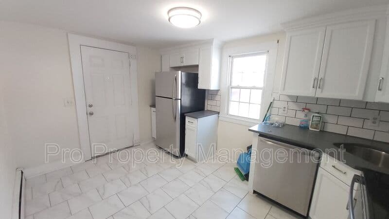 NEW MILFORD House: 125 RAILROAD ST