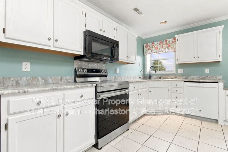 Charleston House: 8688 Spring Chapel Ln