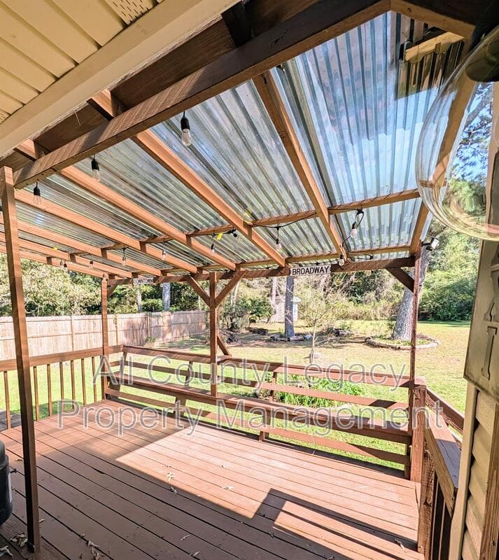 Auburn House: 383 Blackberry Cir