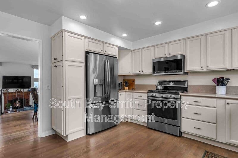 Redondo Beach Condo: 420 Palos Verdes Blvd