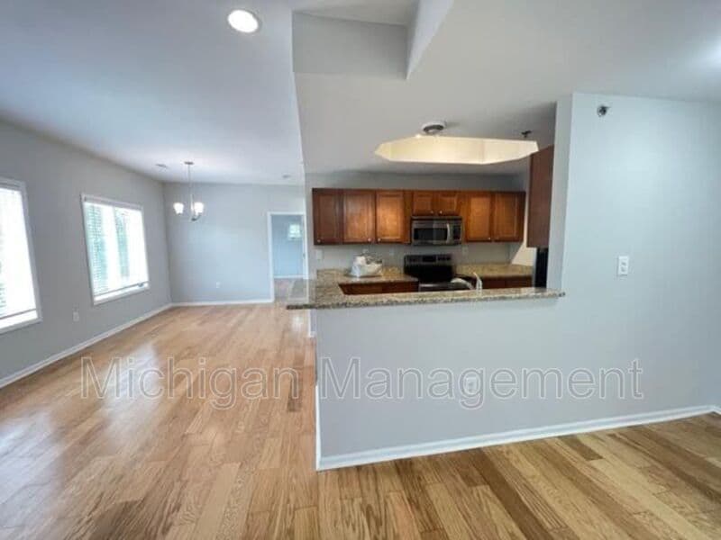 Birmingham Condo: 2727 E Maple Rd