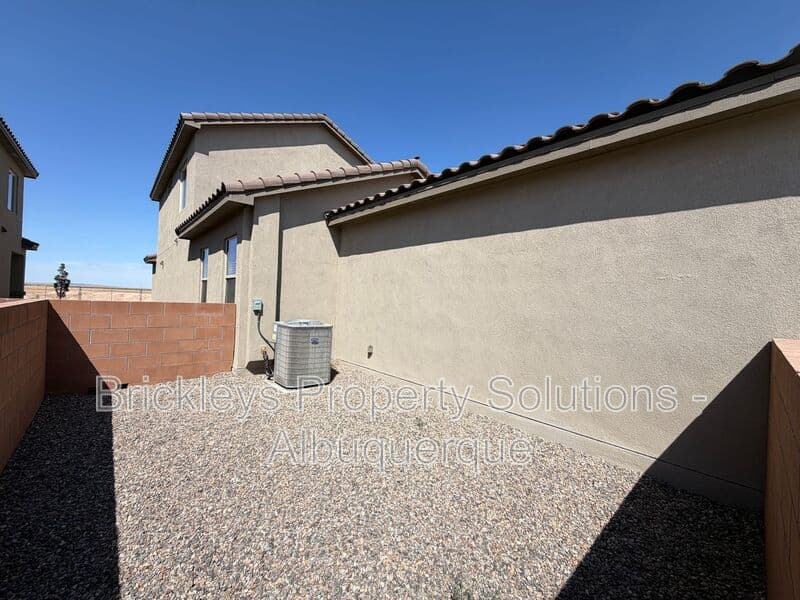 Albuquerque House: 6118 Chicago Dr SE