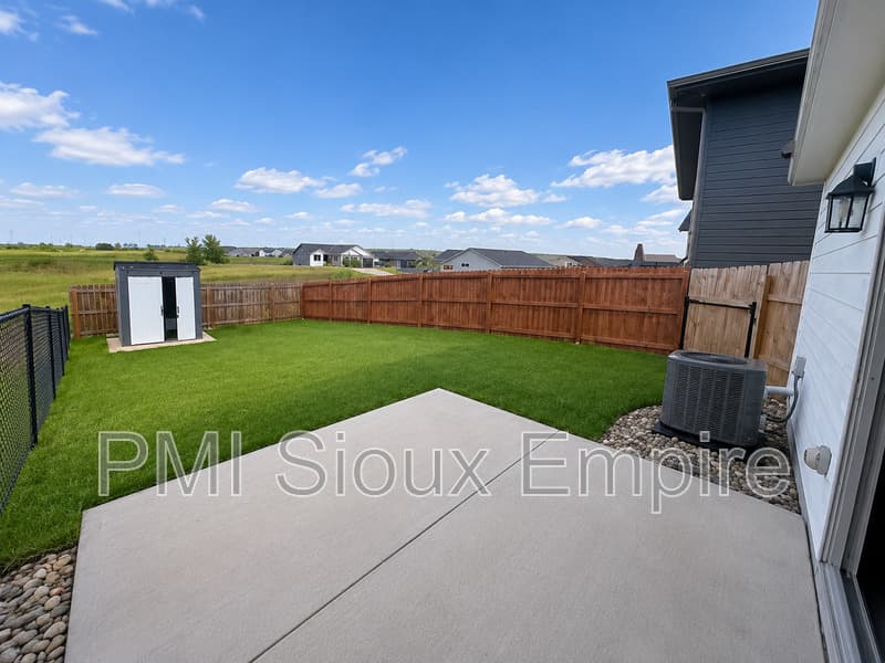 Sioux Falls Townhome: 9600 W Broek Dr