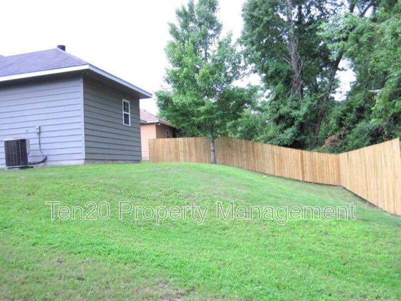 Columbus House: 1244 Schoolhouse Drive