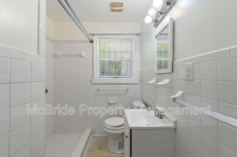 Augusta House: 1739 Cornell Drive