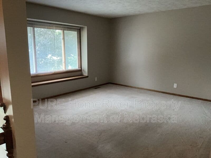 Ralston House: 6723 Woodbine Cir