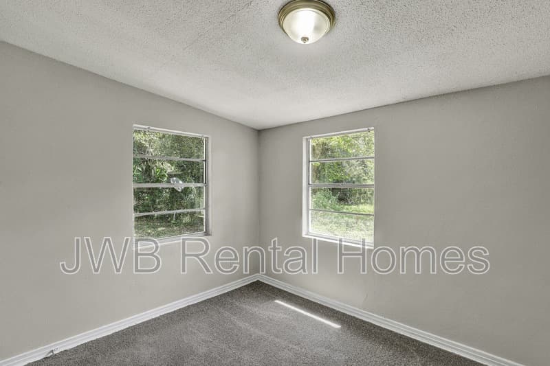 Jacksonville House: 9061 10th Ave