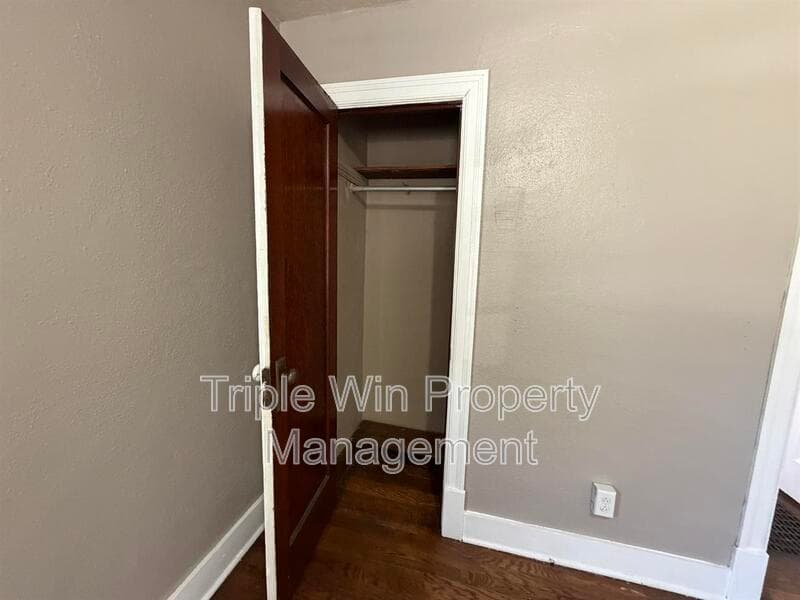 Saint Louis House: 8530 Lowell St