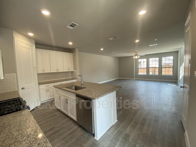 Euless Townhome: 801 Ponds Edge Lane