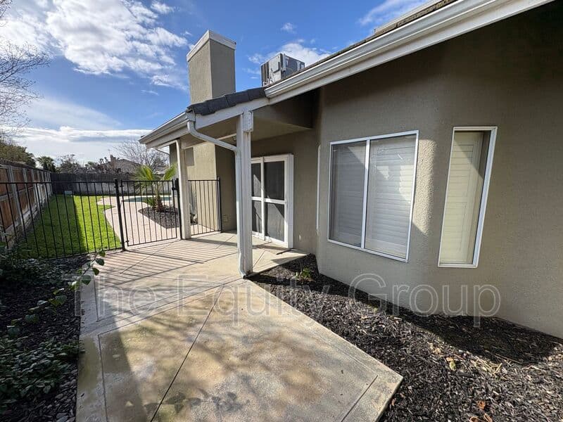 Hanford House: 540 West Birch Ct