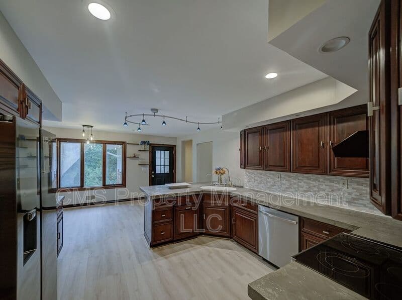 Morganville House: 17 Bauers Ln