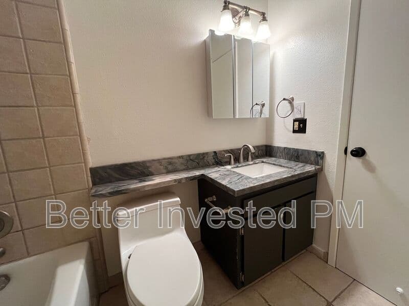 Healdsburg Condo: 427 North St