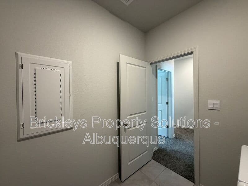 Albuquerque House: 6118 Chicago Dr SE