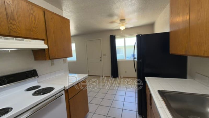 Sutherlin Condo: 415 W First Ave