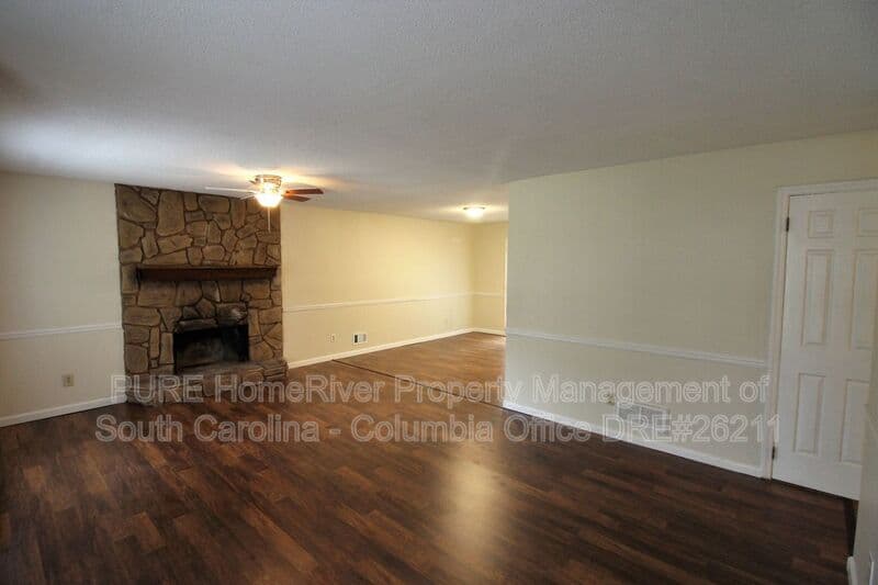 West Columbia House: 403 Charwood Ln