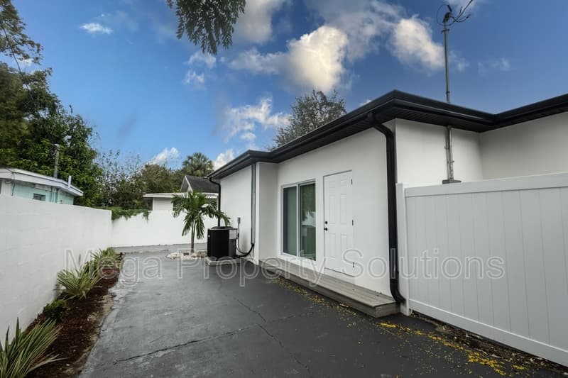 Tampa House: 910 East Osborne Avenue