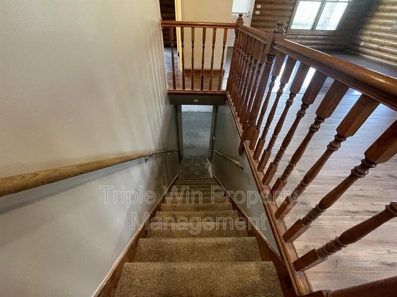 Florissant House: 60 Mohan Dr.