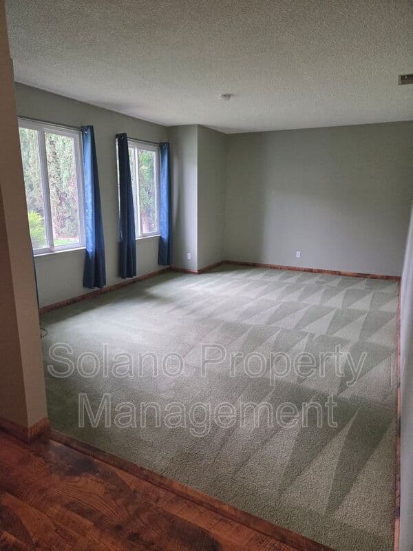 Fairfield House: 2827 Owens St