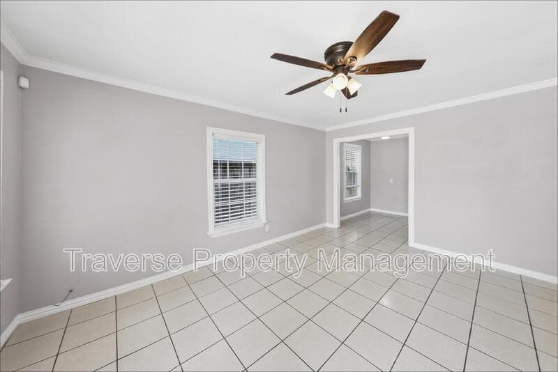 Fort Worth House: 1221 Blalock Avenue