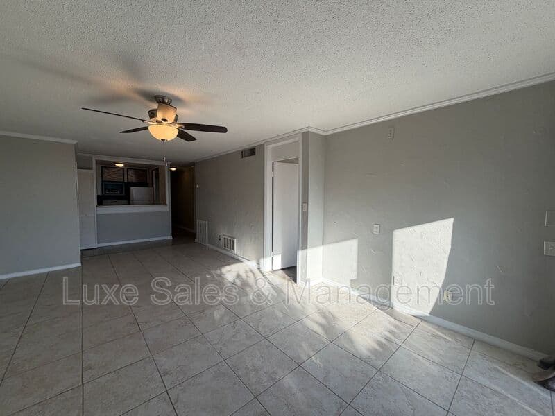 OKC Condo: 6000 N. Brookline