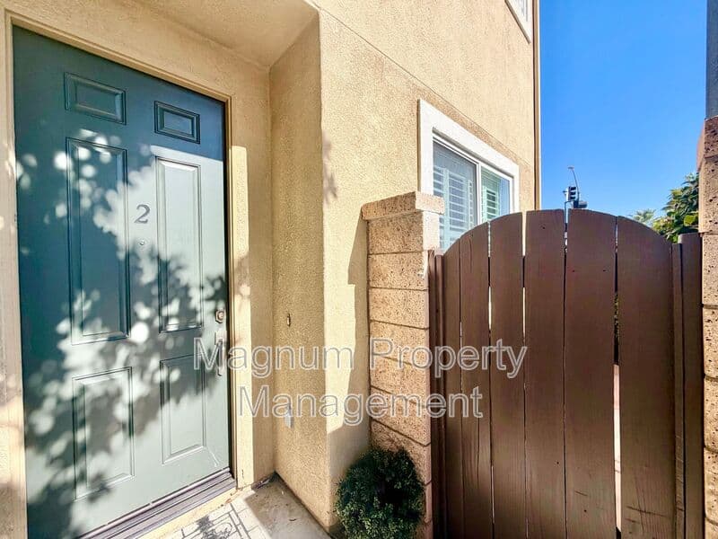 Murrieta House: 35792 Hazelhurst St