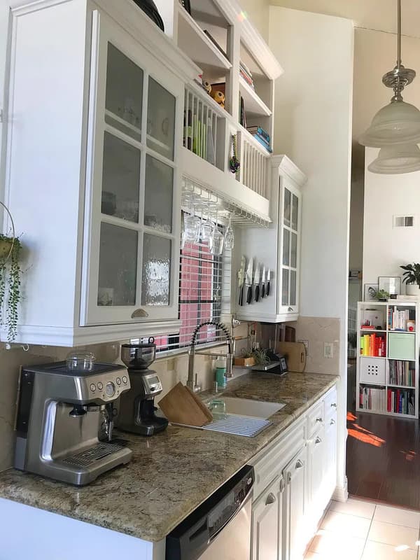 Orange Condo: 700 E Lake Dr